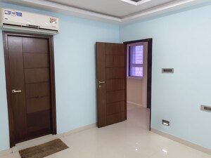 Room in 3 BHK Apartment at Legend Apartment Somajiguda, Somajiguda – for Rent