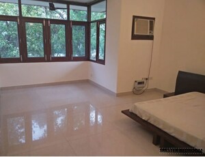 Room in 5 BHK Villa at Unitech Vista Villas, Sector 45 – for Rent