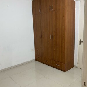 Room in 4 BHK Apartment at Tulip Violet, Sector 69 – for Rent