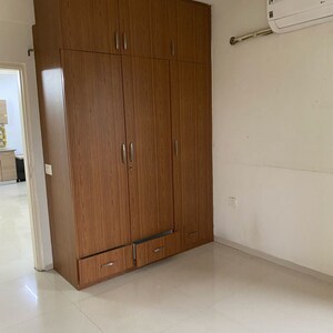 Room in 4 BHK Apartment at Tulip Violet, Sector 69 – for Rent