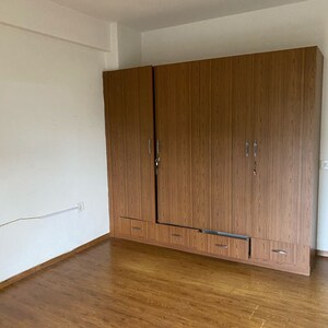 Room in 4 BHK Apartment at Tulip Violet, Sector 69 – for Rent