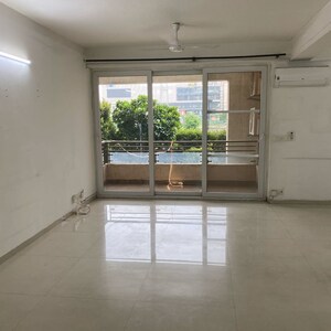 Room in 4 BHK Apartment at Tulip Violet, Sector 69 – for Rent