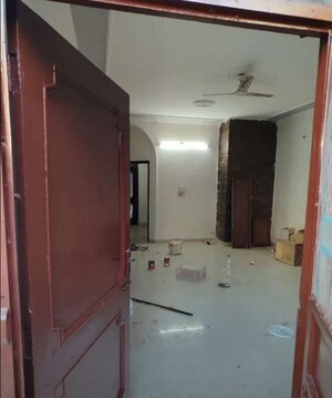 Room in 2 BHK Independent House at Gamma I Greater Noida – for Rent