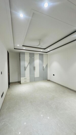 Room in 4 BHK Builder Floor at Saket – for Rent