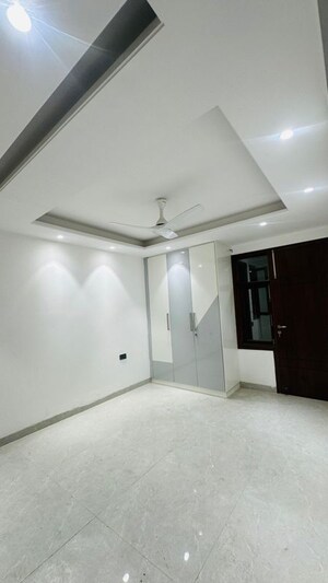 Room in 4 BHK Builder Floor at Saket – for Rent