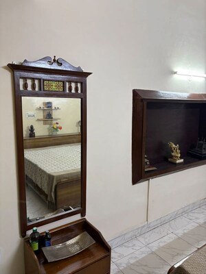 Furnished Amenities in 2 BHK Builder Floor at East Of Kailash – for Rent