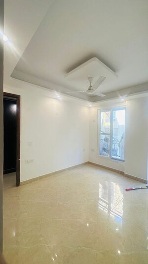 Room in 4 BHK Builder Floor at Saket – for Rent