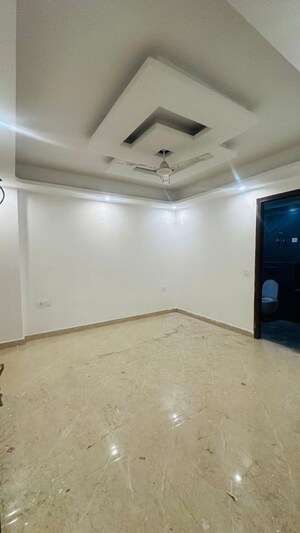Room in 4 BHK Builder Floor at Saket – for Rent