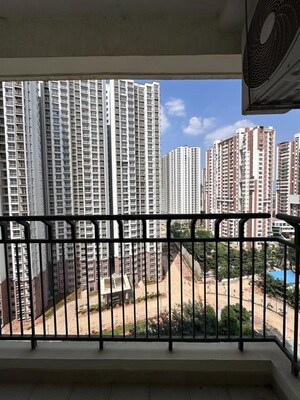 Room in 3.5 BHK Apartment at Prestige Lakeside Habitat, Varthur – for Rent