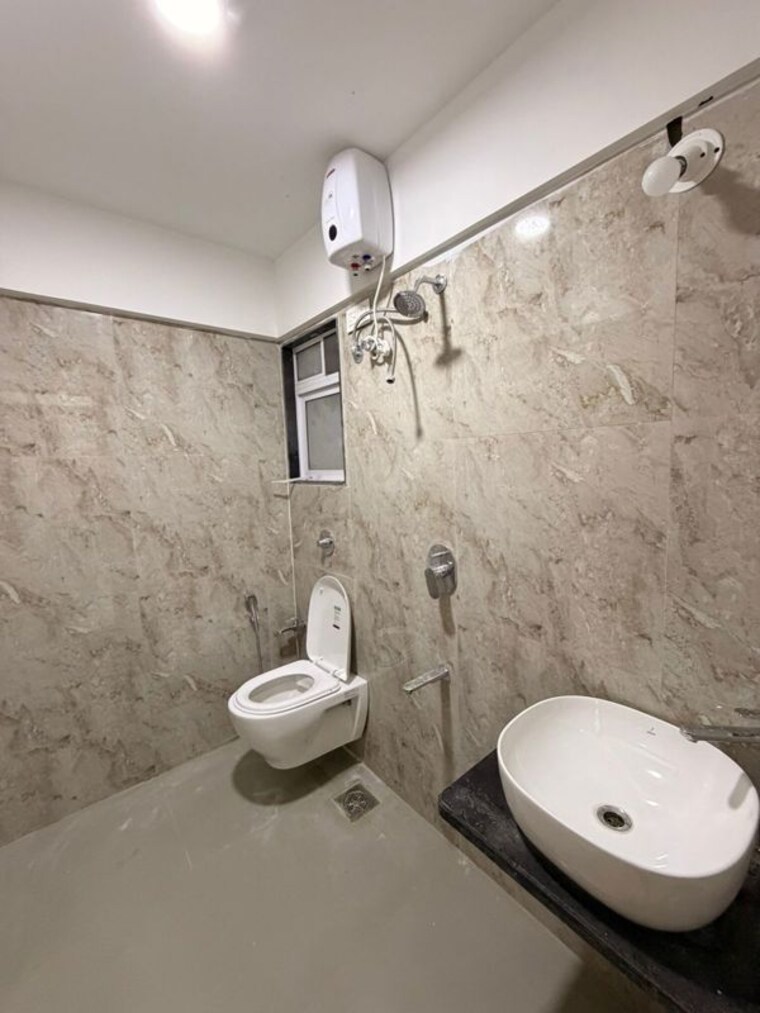 Bathroom, vaastu-omkar 2 Bedroom 695 Sq.Ft. Apartment In Vile Parle East Mumbai 10765755