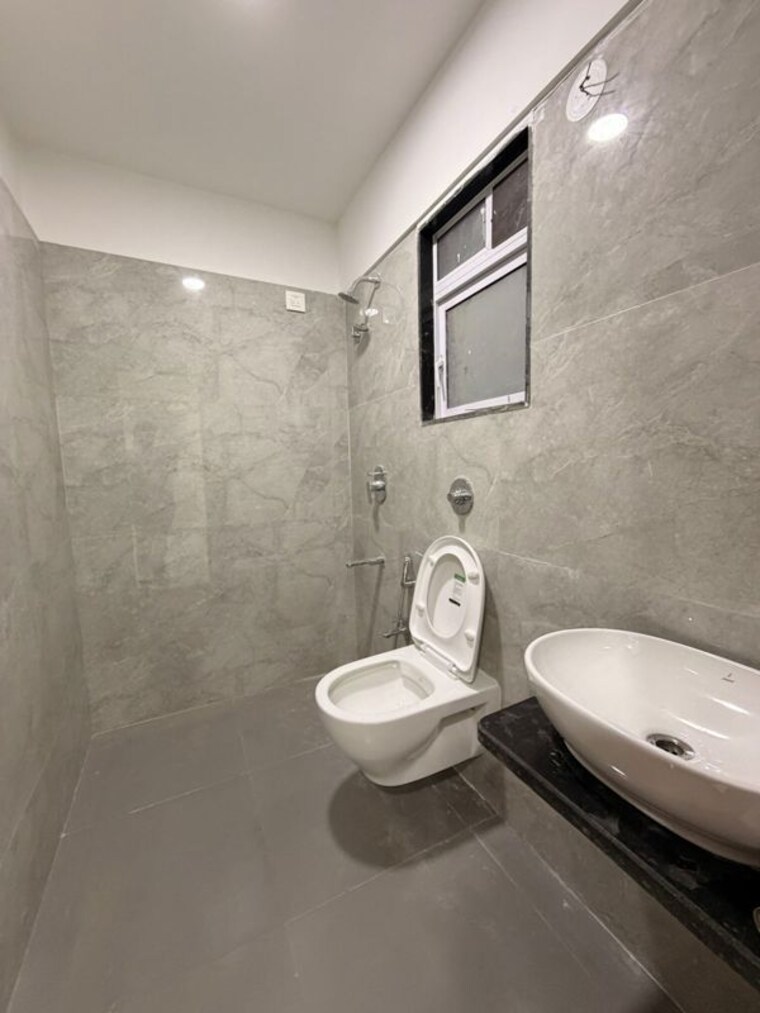 Bathroom, vaastu-omkar 2 Bedroom 695 Sq.Ft. Apartment In Vile Parle East Mumbai 10765755