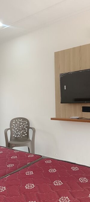 Furnished Amenities in 1 RK Builder Floor at Unitech Arcadia, South City 2 – for Rent