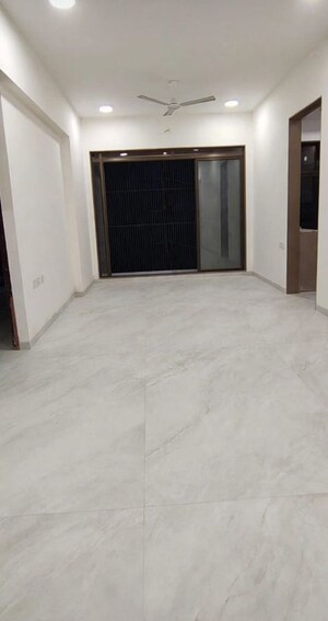 Room in 3 BHK Apartment at Mangesh Darshan Apartment, Santacruz West – for Rent