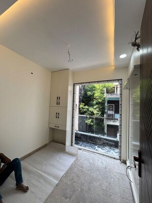 Room in 3 BHK Builder Floor at Rohini Sector 11 – for Sale