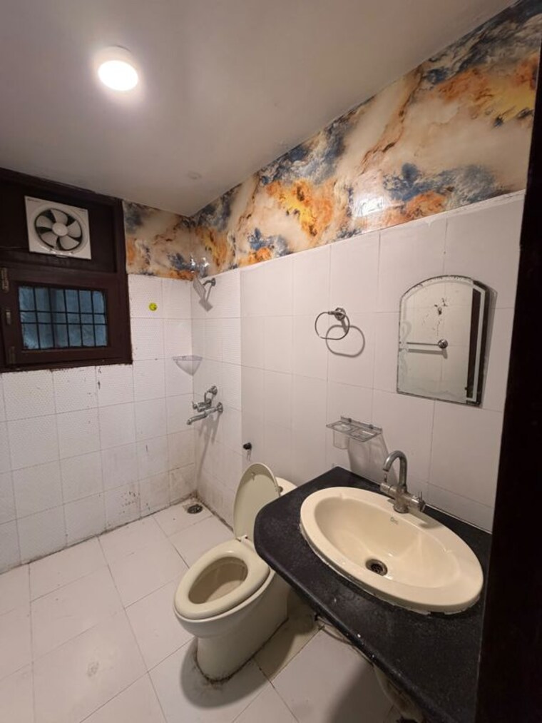Bathroom, surya-towers-zirakpur 2 Bedroom 1250 Sq.Ft. Apartment In Lohgarh Zirakpur 10765799