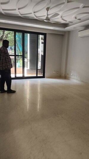 Room in 4 BHK Builder Floor at Hauz Khas – for Rent