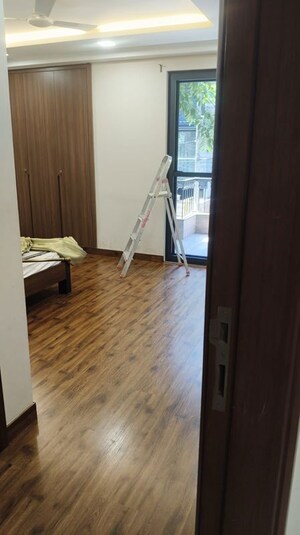 Room in 4 BHK Builder Floor at Hauz Khas – for Rent