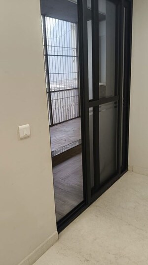 Room in 4 BHK Builder Floor at Hauz Khas – for Rent