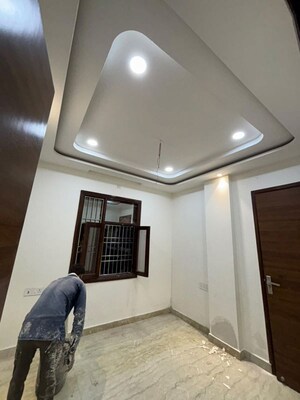 Furnished Amenities in 3 BHK Builder Floor at Rohini Sector 16 – for Sale