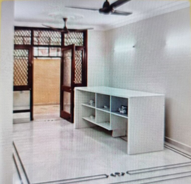 Living Room, greater kailash part 3 3 Bedroom 217 Sq.Yd. Apartment In Greater Kailash Part 3 Delhi 10765838