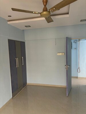 Room in 4 BHK Apartment at Lokpuram Complex, Vasant Vihar – for Sale