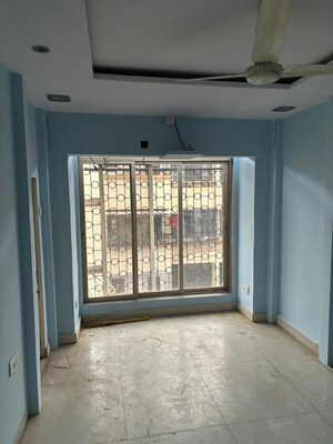 Room in 4 BHK Apartment at Lokpuram Complex, Vasant Vihar – for Sale