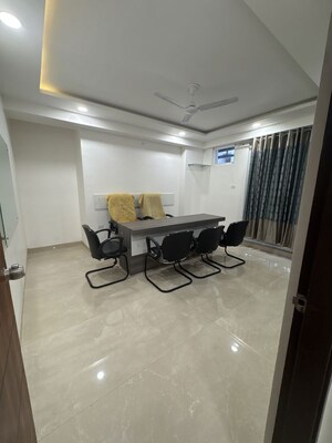 Room in 5 BHK Apartment at Ratan Khand – for Sale