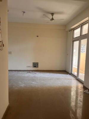 Room in 3 BHK Apartment at Mahagun My Woods, Sector 16c Greater Noida – for Rent