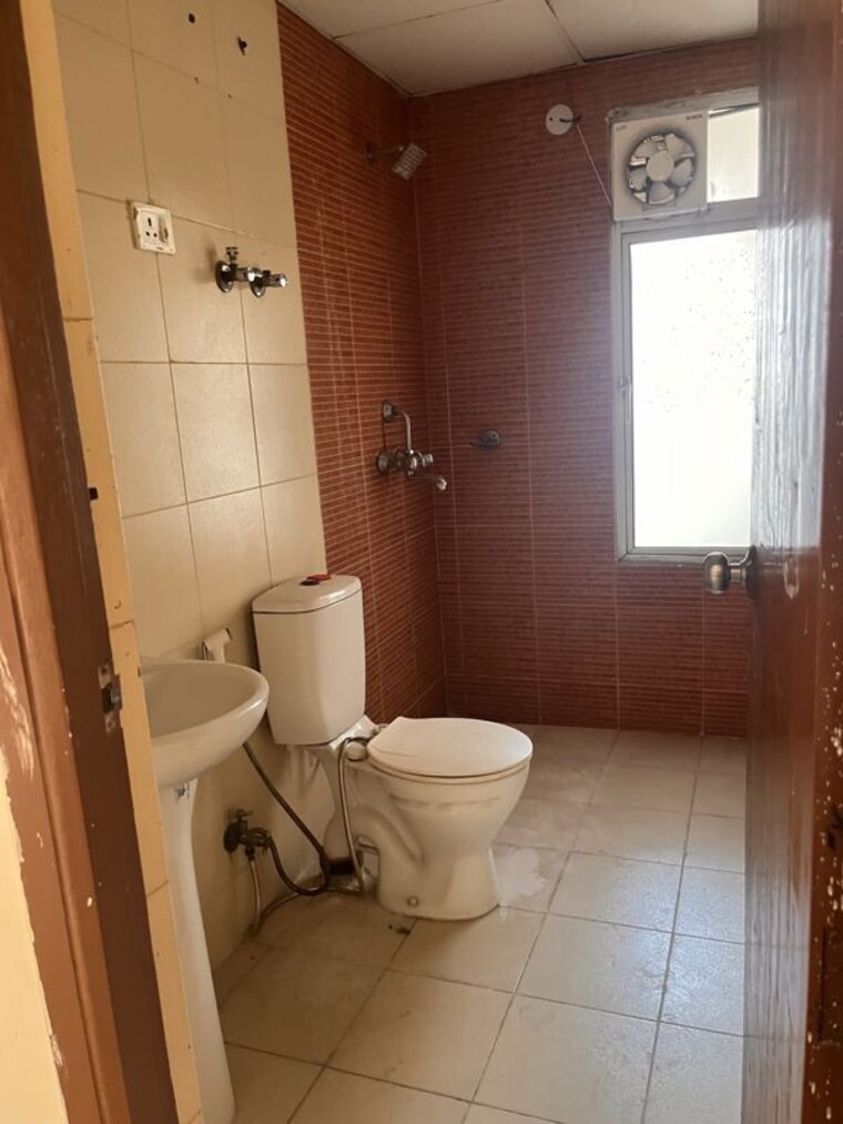 Bathroom, mahagun-my-woods 3 Bedroom 1545 Sq.Ft. Apartment In Sector 16c Greater Noida Greater Noida 10765911