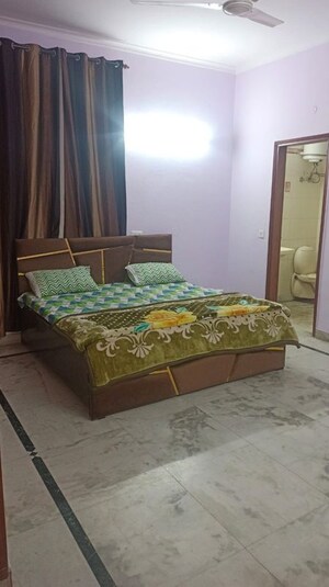 Bedroom in 4 BHK Builder Floor at Sector 31 – for Rent