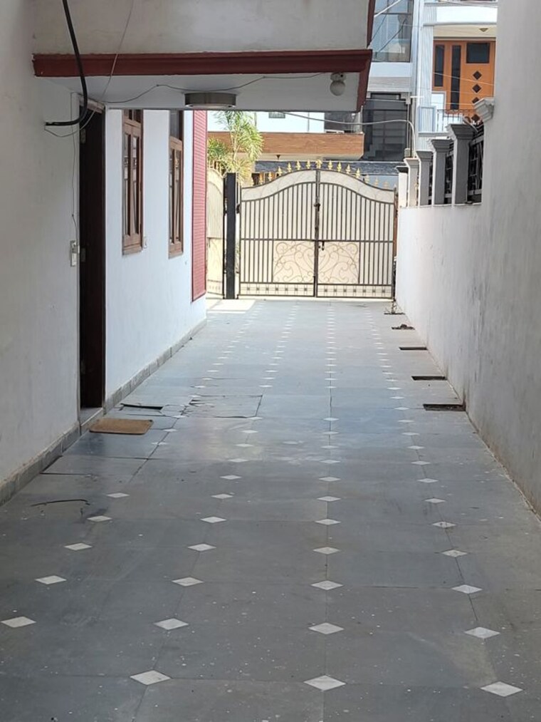 undefined, sector 31 4 Bedroom 250 Sq.Yd. Builder Floor In Sector 31 Gurgaon 10765910