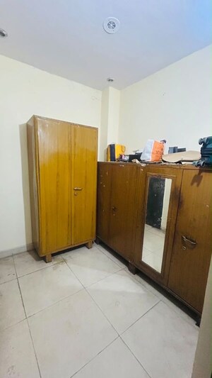 Room in 4 BHK Builder Floor at Sector 31 – for Rent