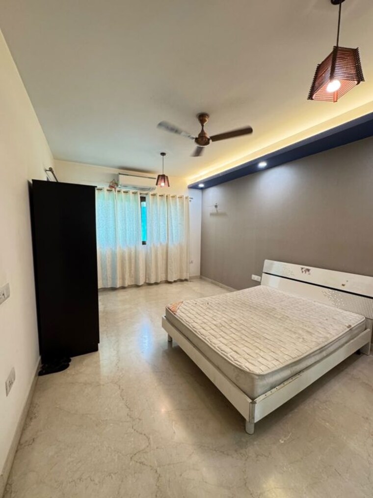 Bedroom, sector 45 3 Bedroom 250 Sq.Yd. Builder Floor In Sector 45 Gurgaon 10765917