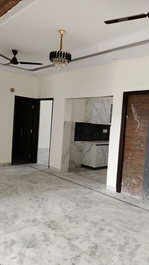 Room in 3 BHK Builder Floor at Spring Field, Sector 31 – for Sale