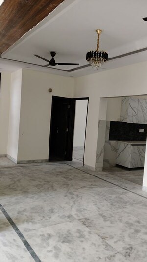 Room in 3 BHK Builder Floor at Spring Field, Sector 31 – for Sale
