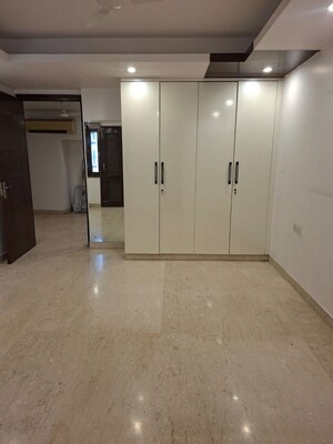 Room in 3 BHK Builder Floor at Safdarjung Enclave – for Rent