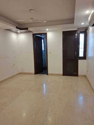 Room in 3 BHK Builder Floor at Safdarjung Enclave – for Rent