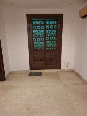 Room in 3 BHK Builder Floor at Safdarjung Enclave – for Rent