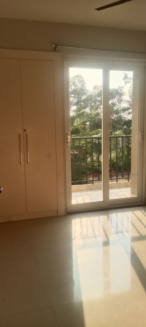 Room in 2 BHK Apartment at Tata Eureka Park, Sector 150 – for Rent