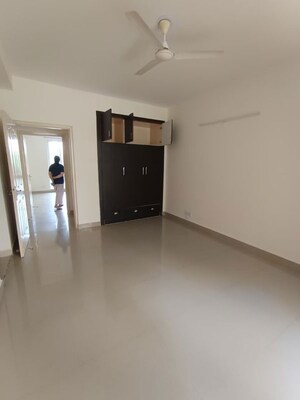 Room in 3.5 BHK Apartment at GPL Eden Heights, Sector 70 – for Rent