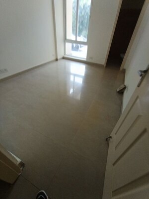 Room in 3.5 BHK Apartment at GPL Eden Heights, Sector 70 – for Rent