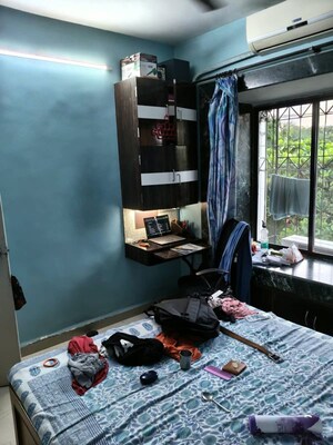 Room in 1.5 BHK Apartment at Dahisar West – for Rent