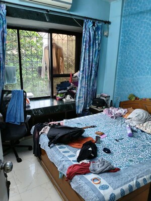 Bedroom in 1.5 BHK Apartment at Dahisar West – for Rent