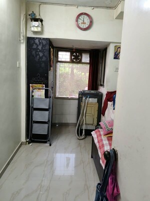 Room in 1.5 BHK Apartment at Dahisar West – for Rent