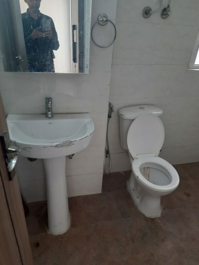 Bathroom, amrapali-verona-heights 3 Bedroom 1300 Sq.Ft. Apartment In Tech Zone 4 Greater Noida Greater Noida 10766003