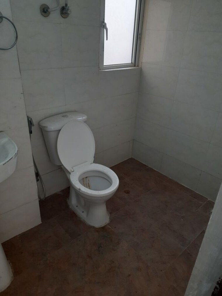 Bathroom, amrapali-verona-heights 3 Bedroom 1300 Sq.Ft. Apartment In Tech Zone 4 Greater Noida Greater Noida 10766003
