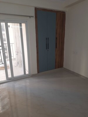 Room in 3 BHK Apartment at Amrapali Verona Heights, Tech Zone 4 Greater Noida – for Rent