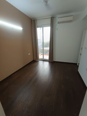 Room in 2 BHK Apartment at Supertech Hues, Sector 68 – for Rent