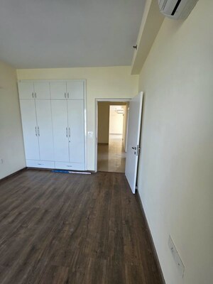 Room in 3.5 BHK Apartment at Emaar Palm Gardens, Sector 83 – for Sale