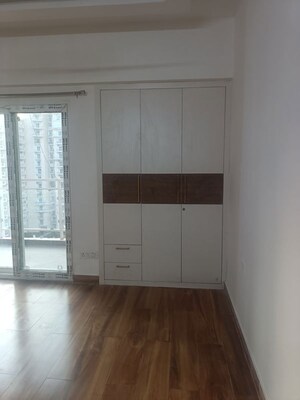 Room in 3 BHK Apartment at Samridhi Luxuriya Avenue, Sector 150 – for Rent